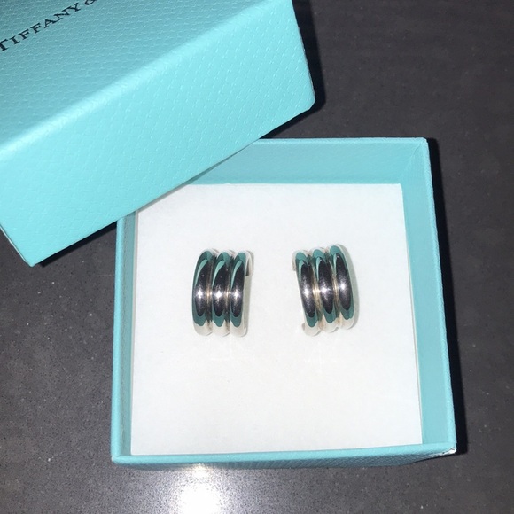 Estate Tiffany and Co sterling silver vintage earrings - Picture 4 of 6